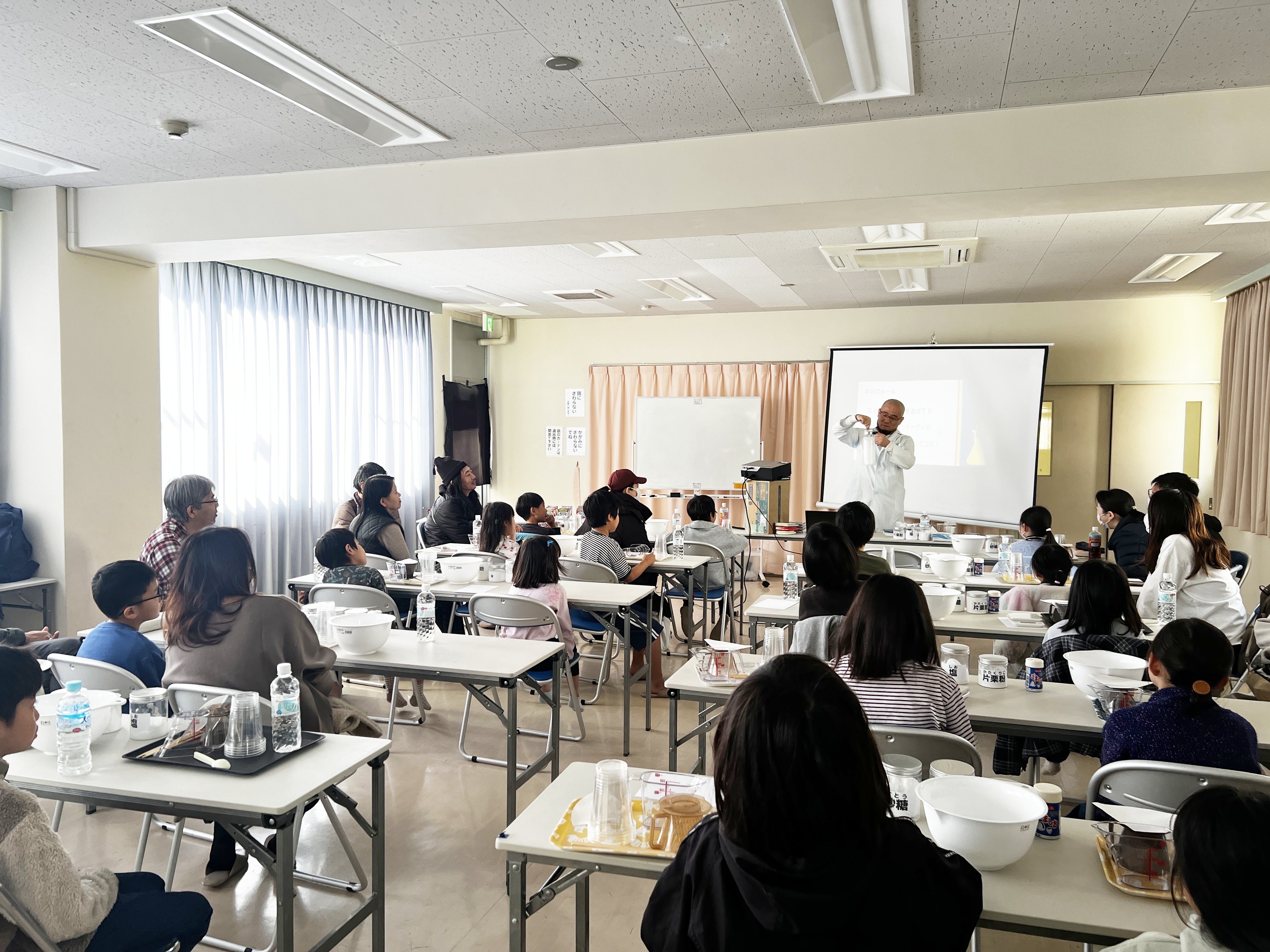 ピコっとラボ第1回「ものの溶け方」理科実験教室のようす｜調布市・下布田ふれあいの家